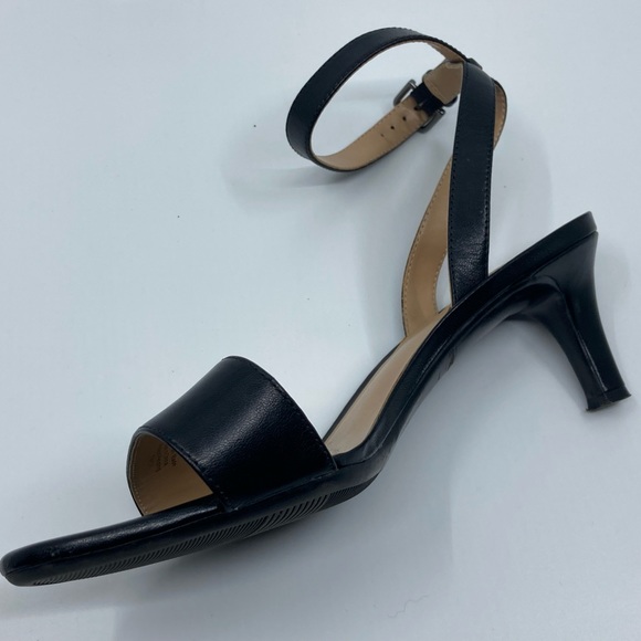 Leather Naturalizer Black Strappy Short Heel. Size 8W - Picture 3 of 3